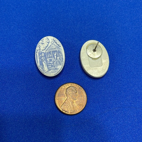 Vintage style earrings 🌺 - Picture 2 of 2